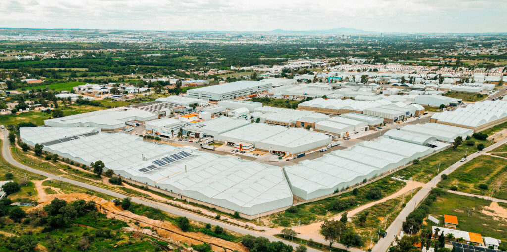 Fotografía aérea de naves industriales la aurora